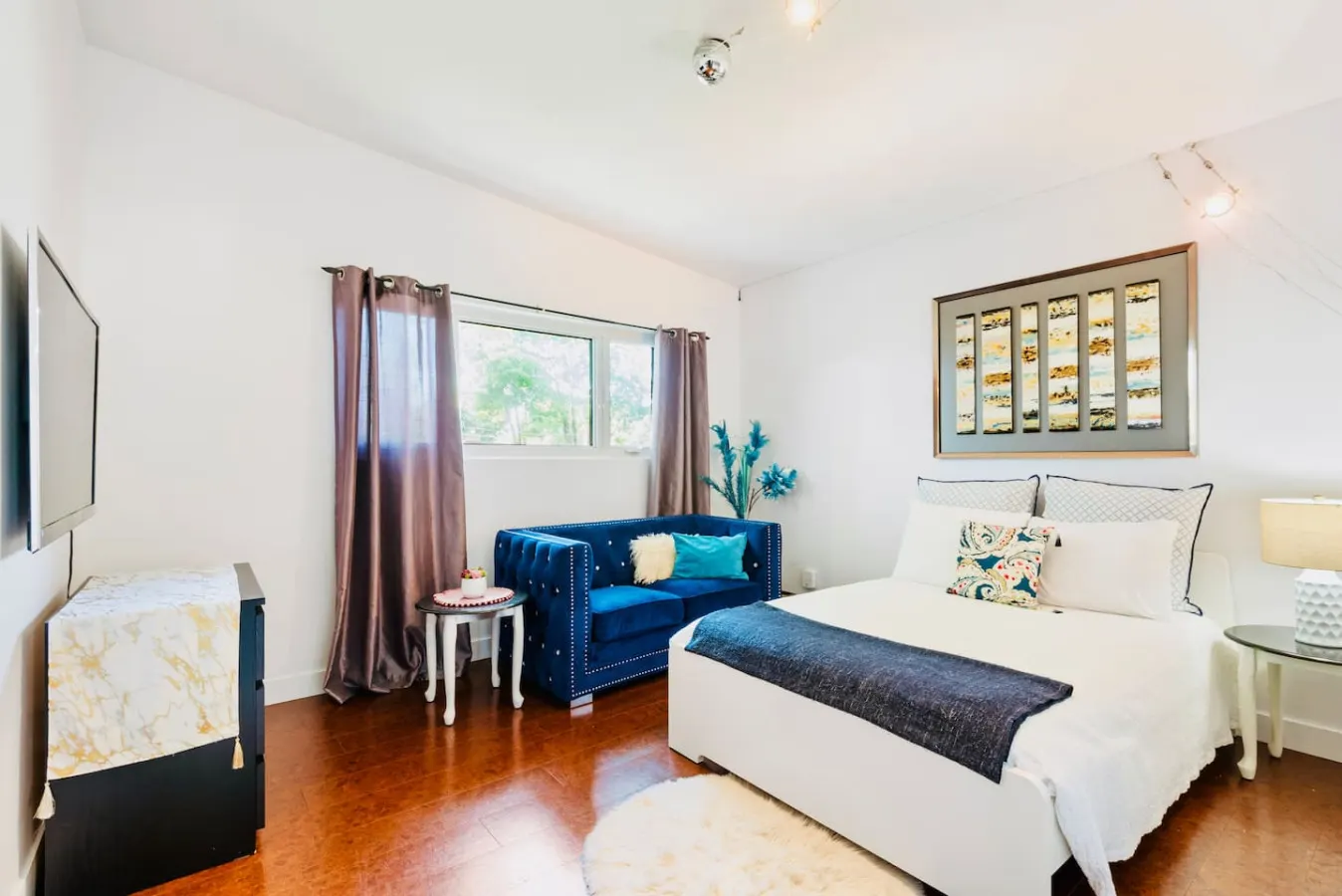 Fun and Vintage Family room in Quebec w/ love ones 16