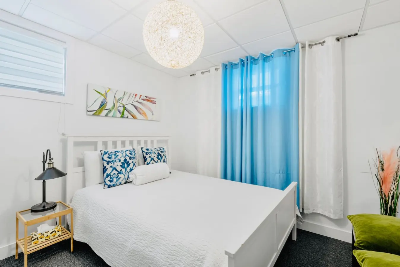 Fun and Vintage Family room in Quebec w/ love ones 17