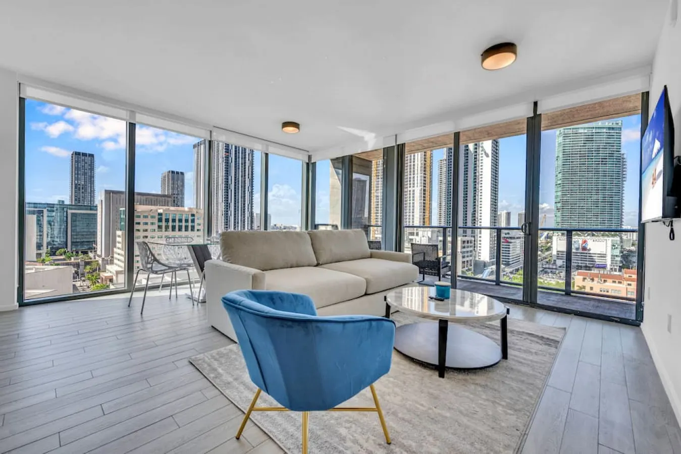Spacious central unit in downtown Miami 1