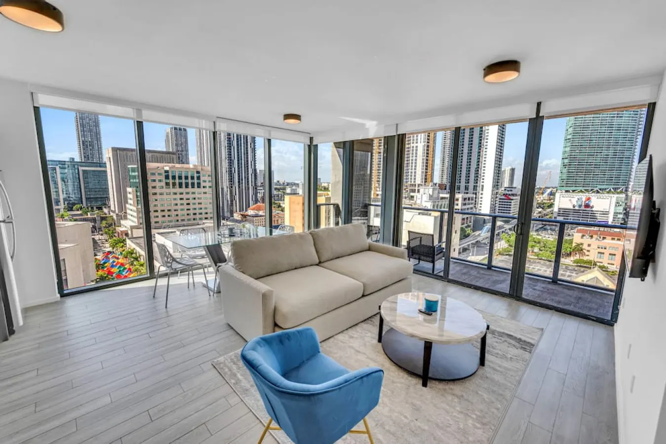 Spacious central unit in downtown Miami 9