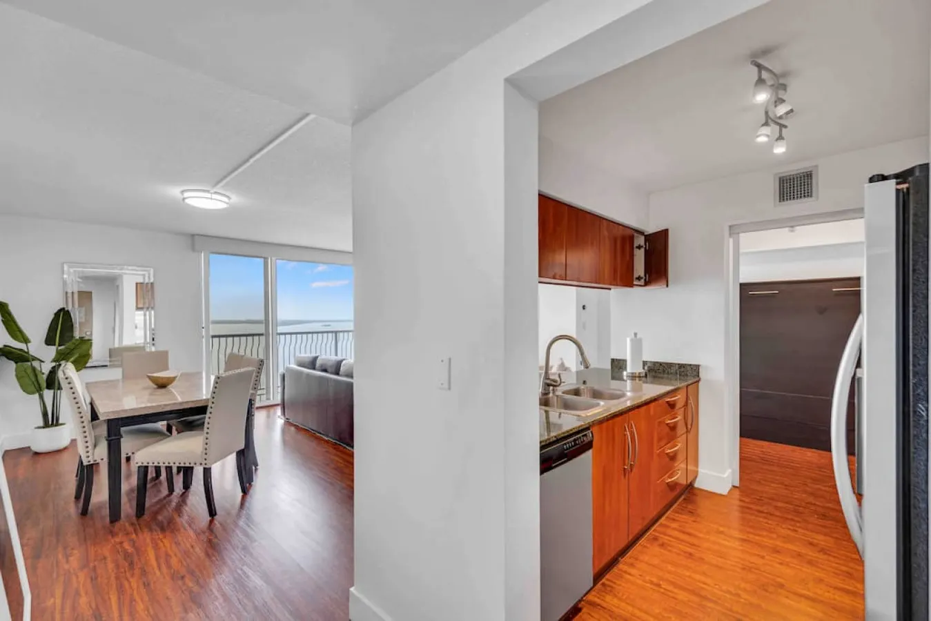 Ocean View Amazing Unit Brickell 9
