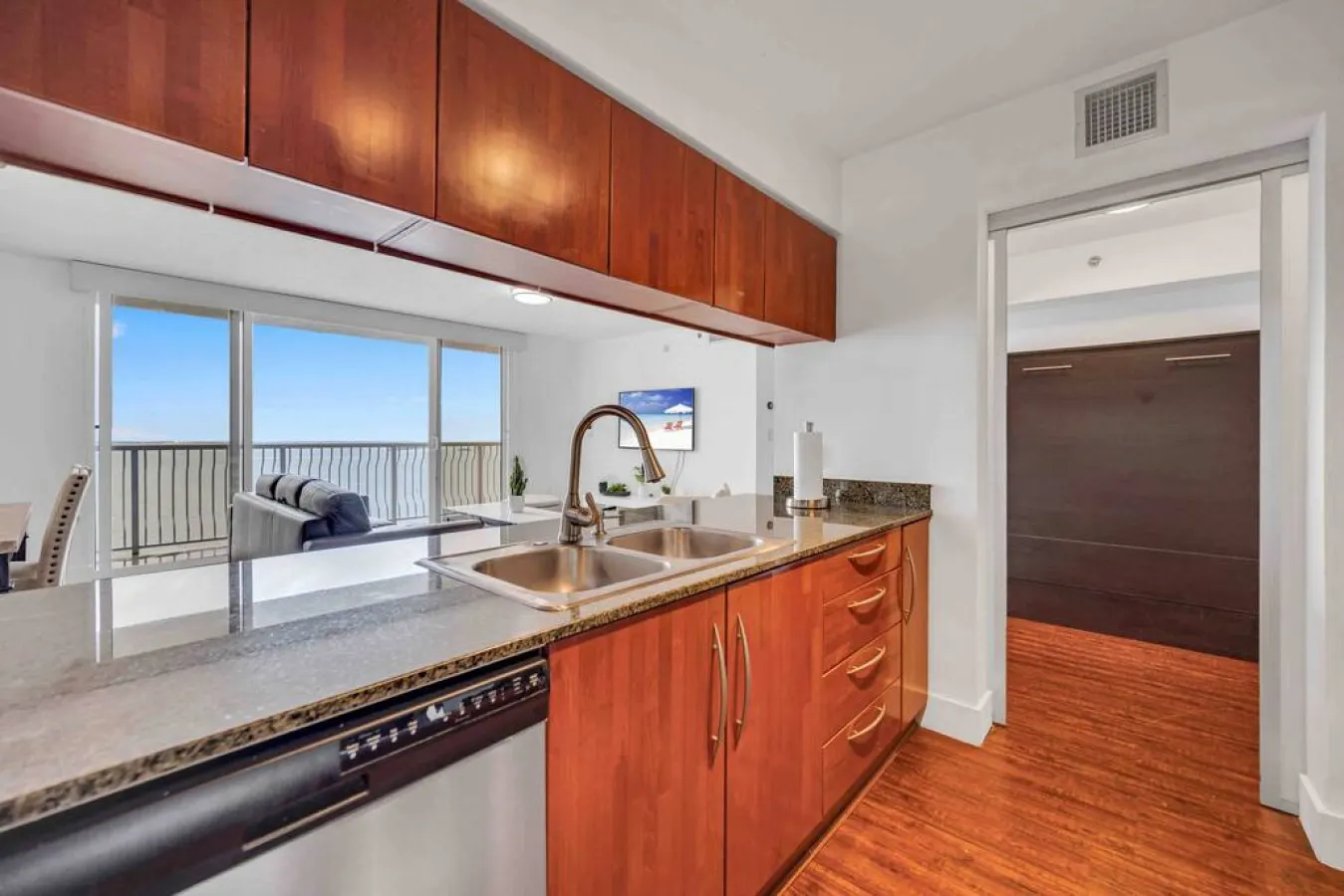 Ocean View Amazing Unit Brickell 12