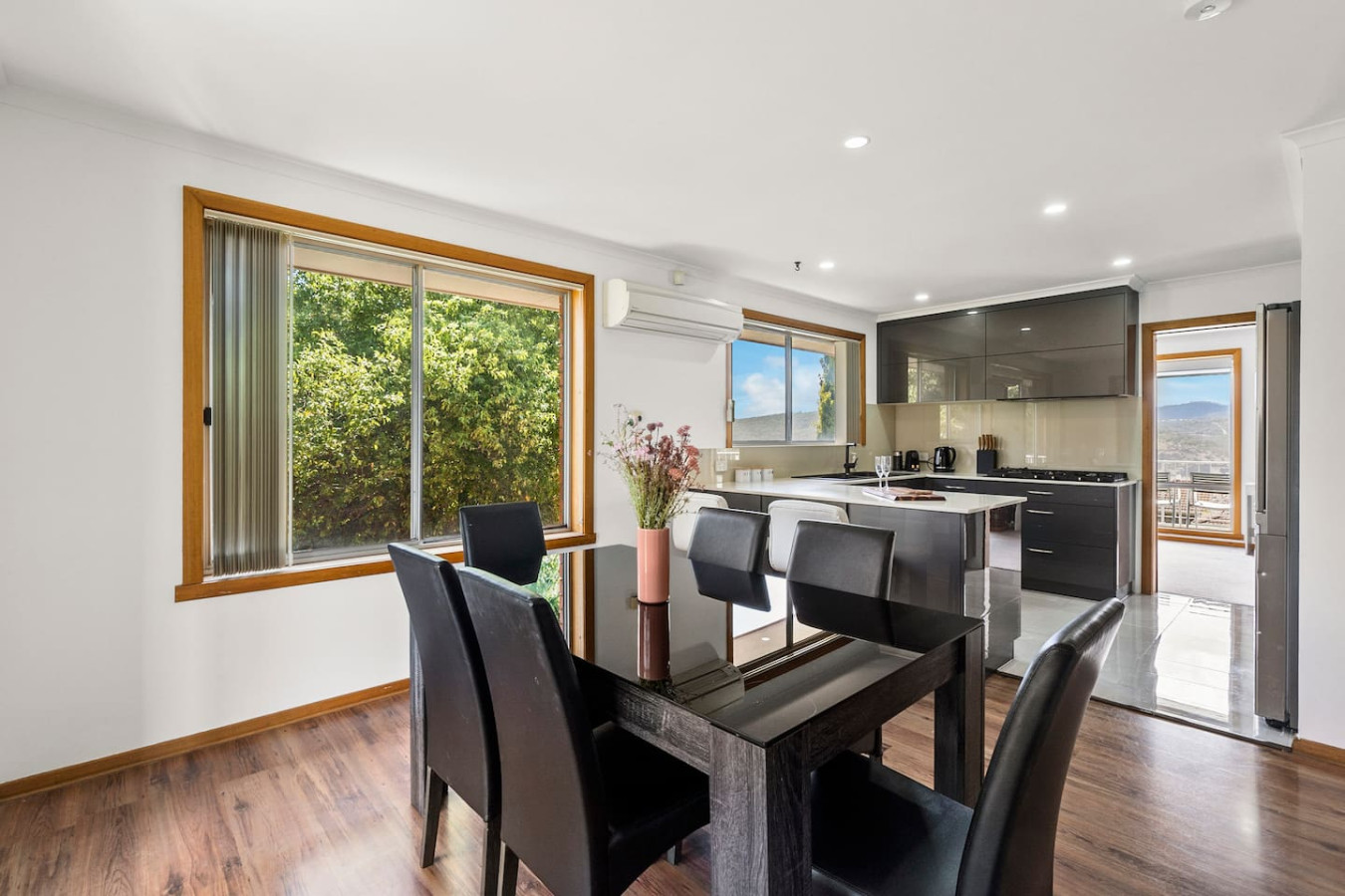 Spacious Family Home with Views — photo 2