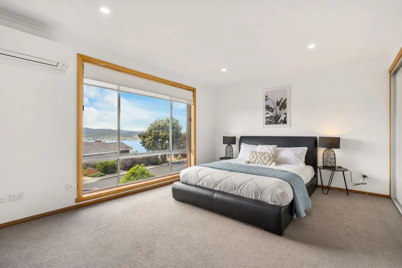 Spacious Family Home with Views 10