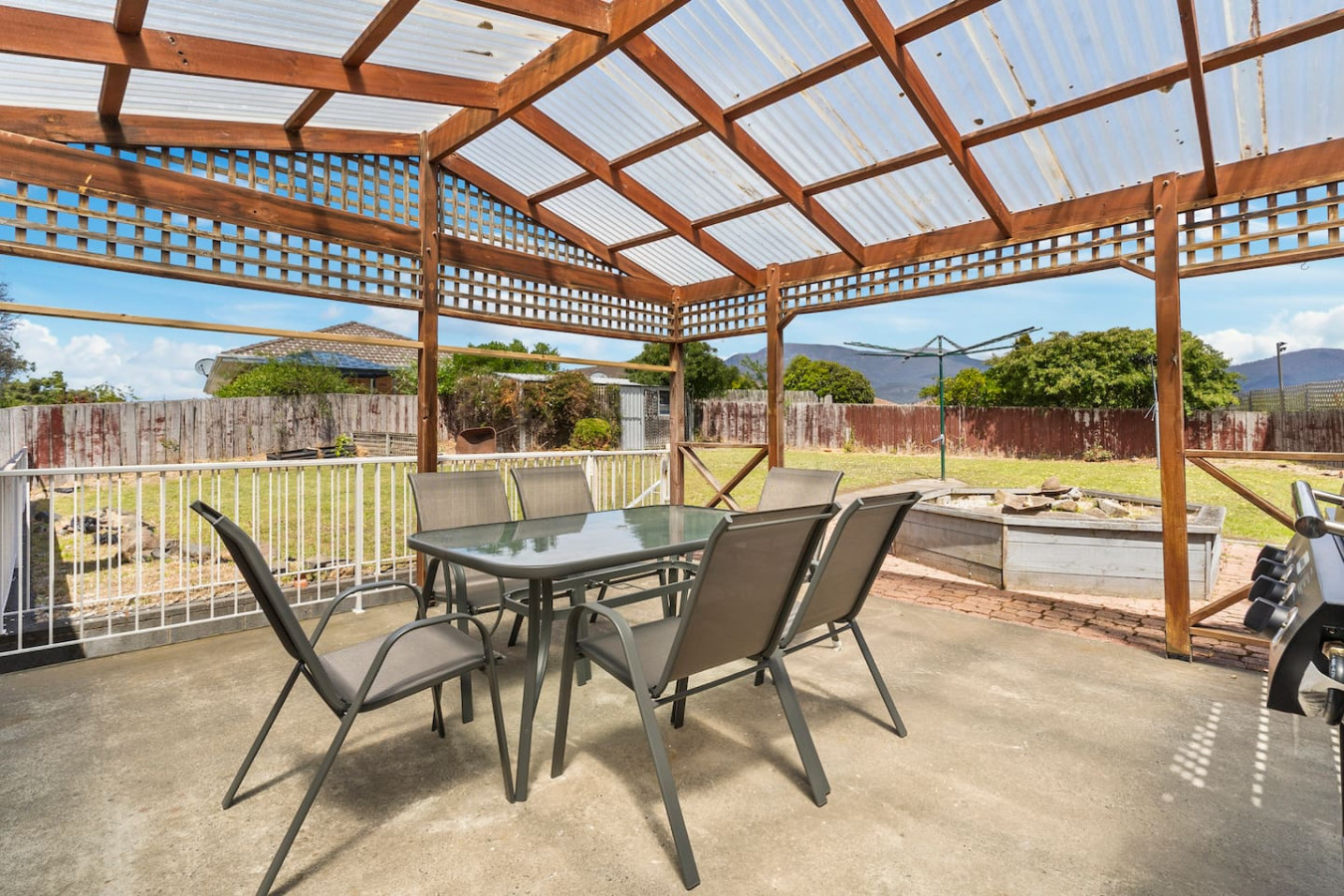 Spacious Family Home with Views — photo 3