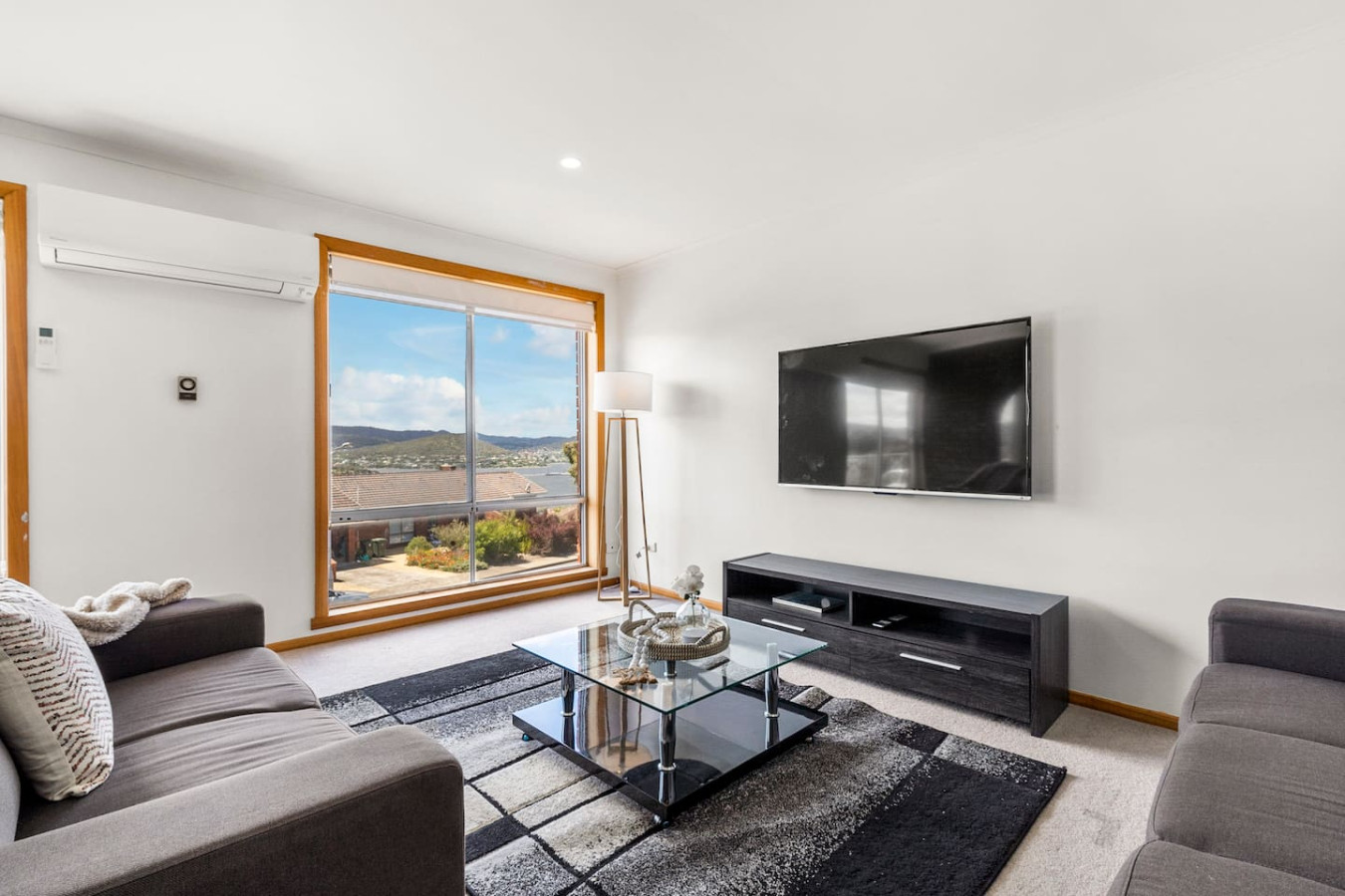 Spacious Family Home with Views 6