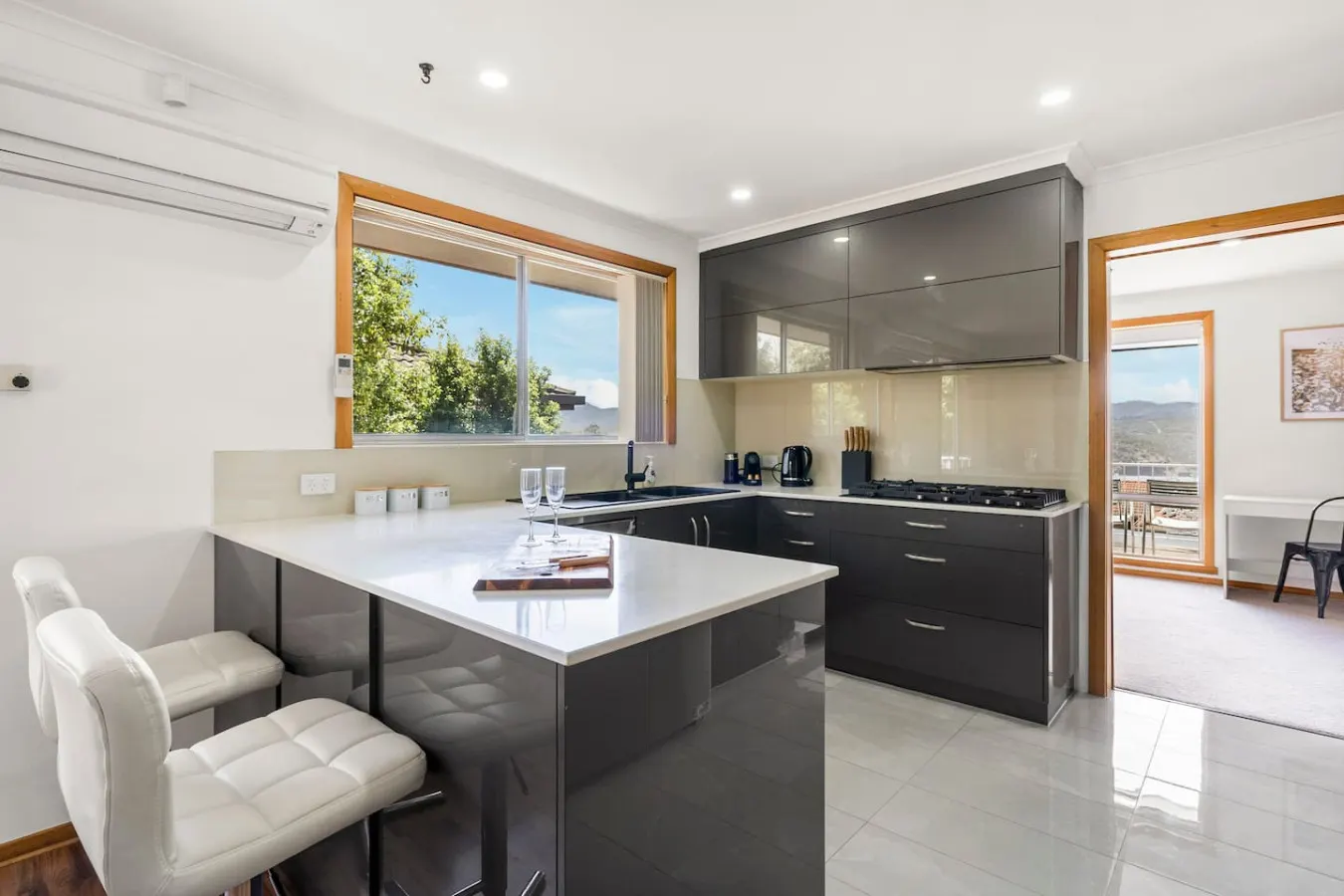 Spacious Family Home with Views 7
