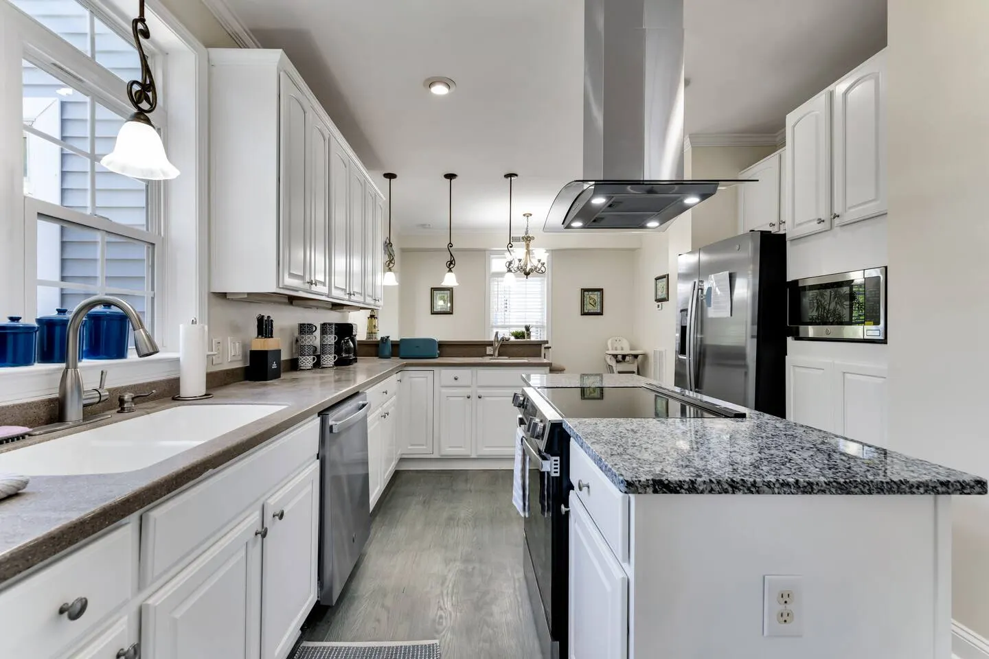 4 BR Beach Retreat - 2 Suites - Dogs Welcome 15