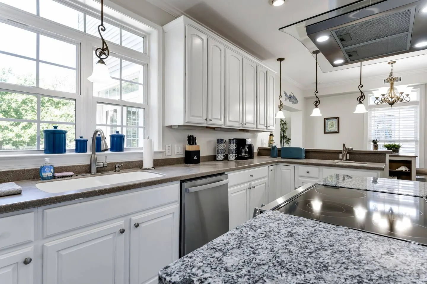 4 BR Beach Retreat - 2 Suites - Dogs Welcome 17