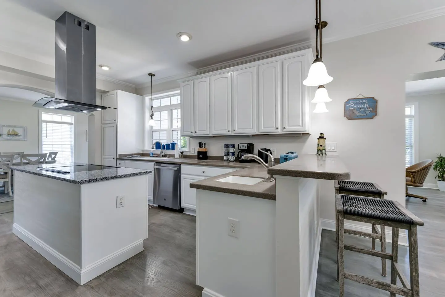 4 BR Beach Retreat - 2 Suites - Dogs Welcome 18