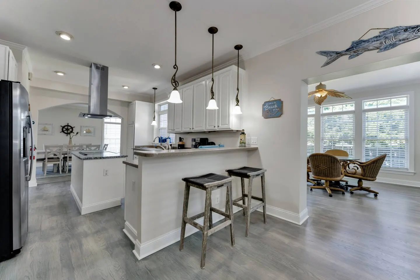 4 BR Beach Retreat - 2 Suites - Dogs Welcome 6