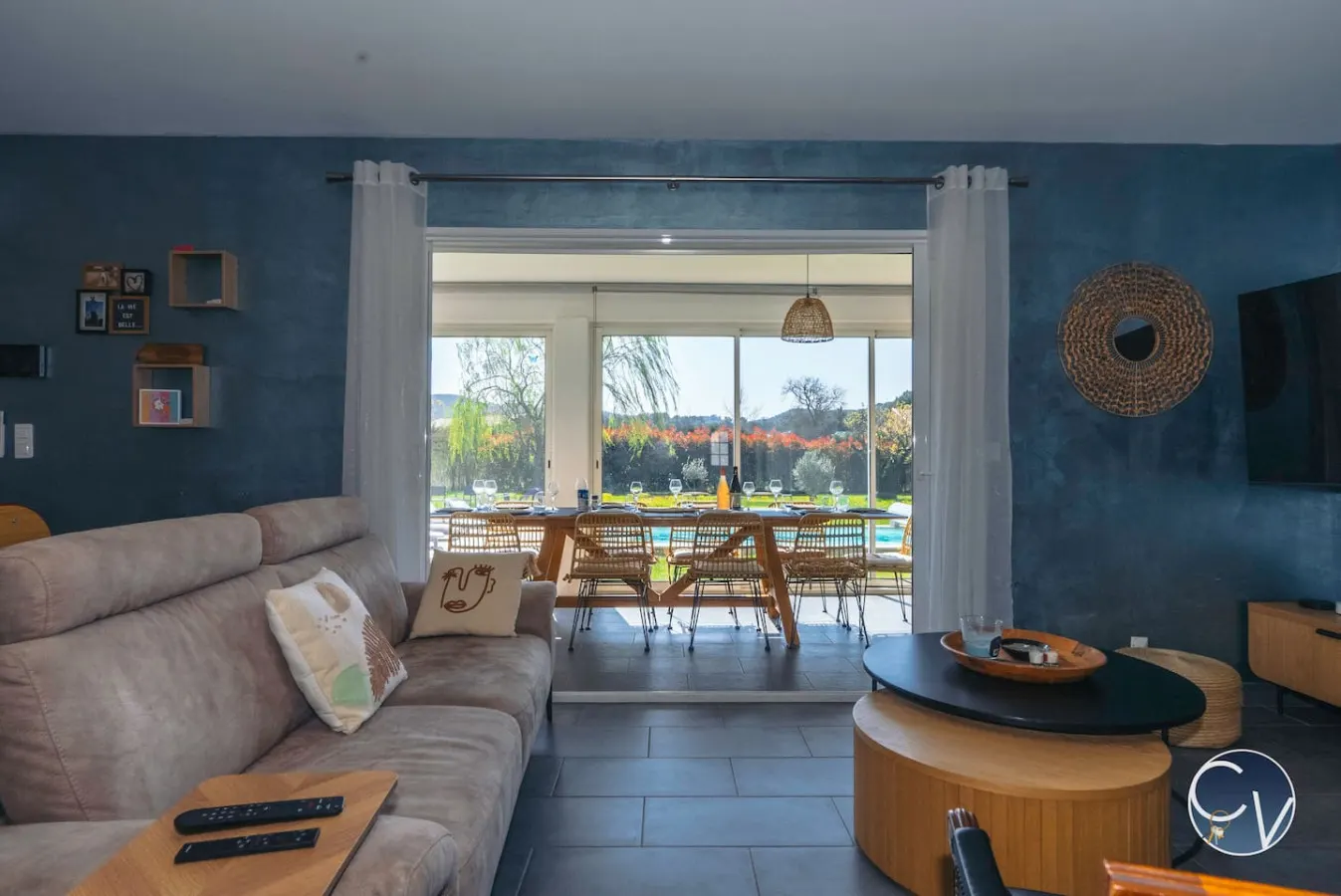 Villa moderne avec piscine dans village calme — photo 3