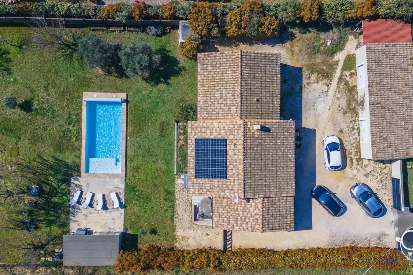 Villa moderne avec piscine dans village calme 7
