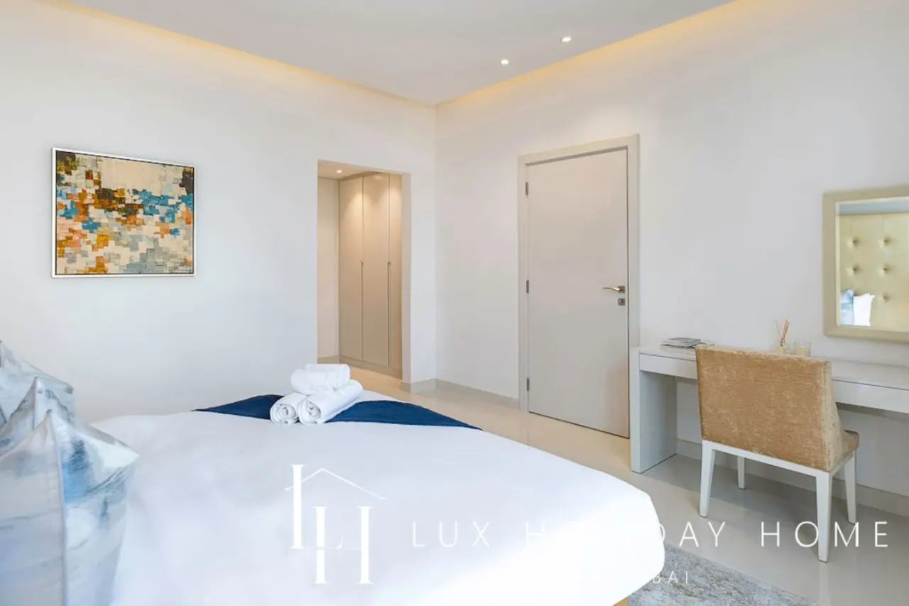 LUX The Voleo Canal View Suite 13