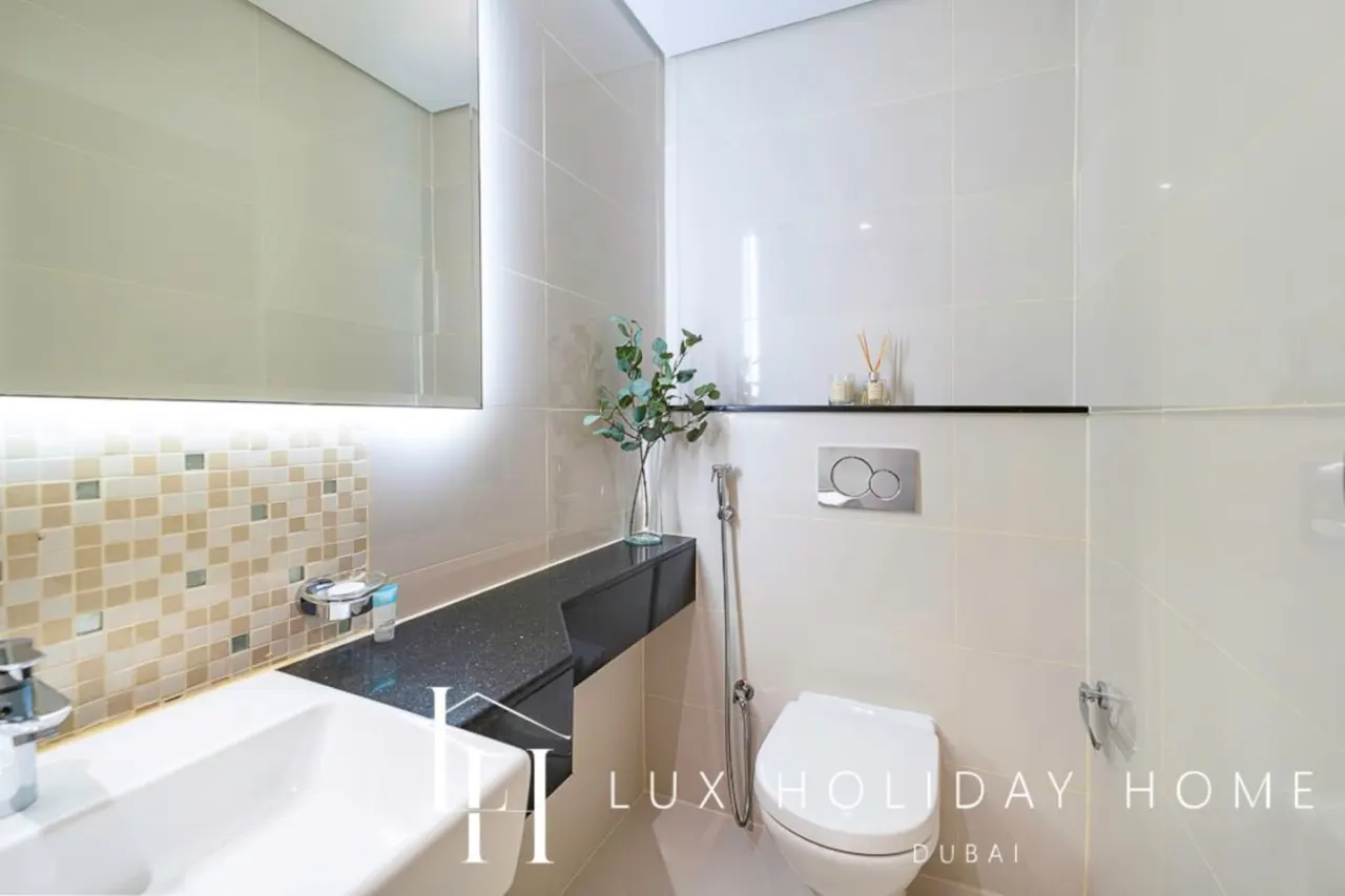 LUX The Voleo Canal View Suite 15