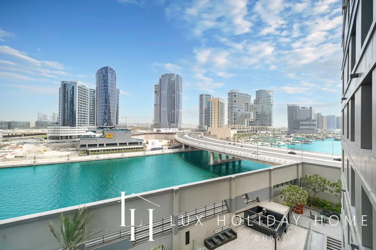 LUX The Voleo Canal View Suite 16