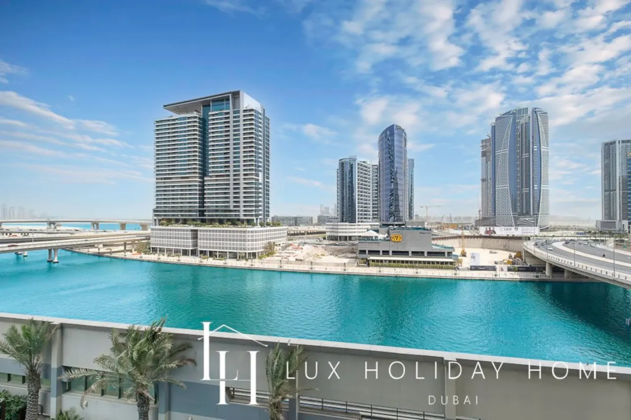 LUX The Voleo Canal View Suite 3