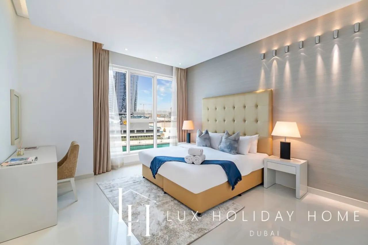 LUX The Voleo Canal View Suite 5