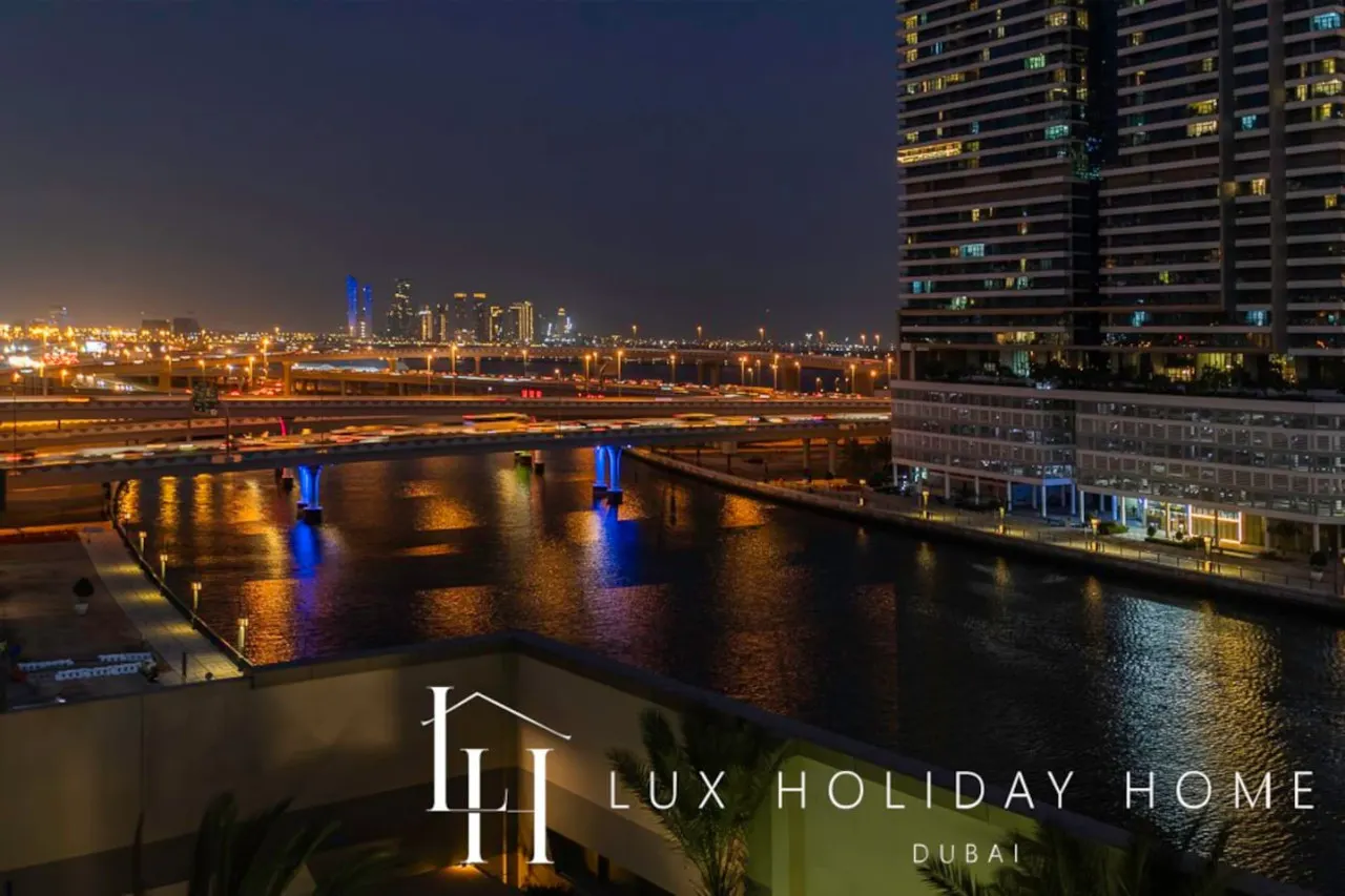 LUX The Voleo Canal View Suite 7