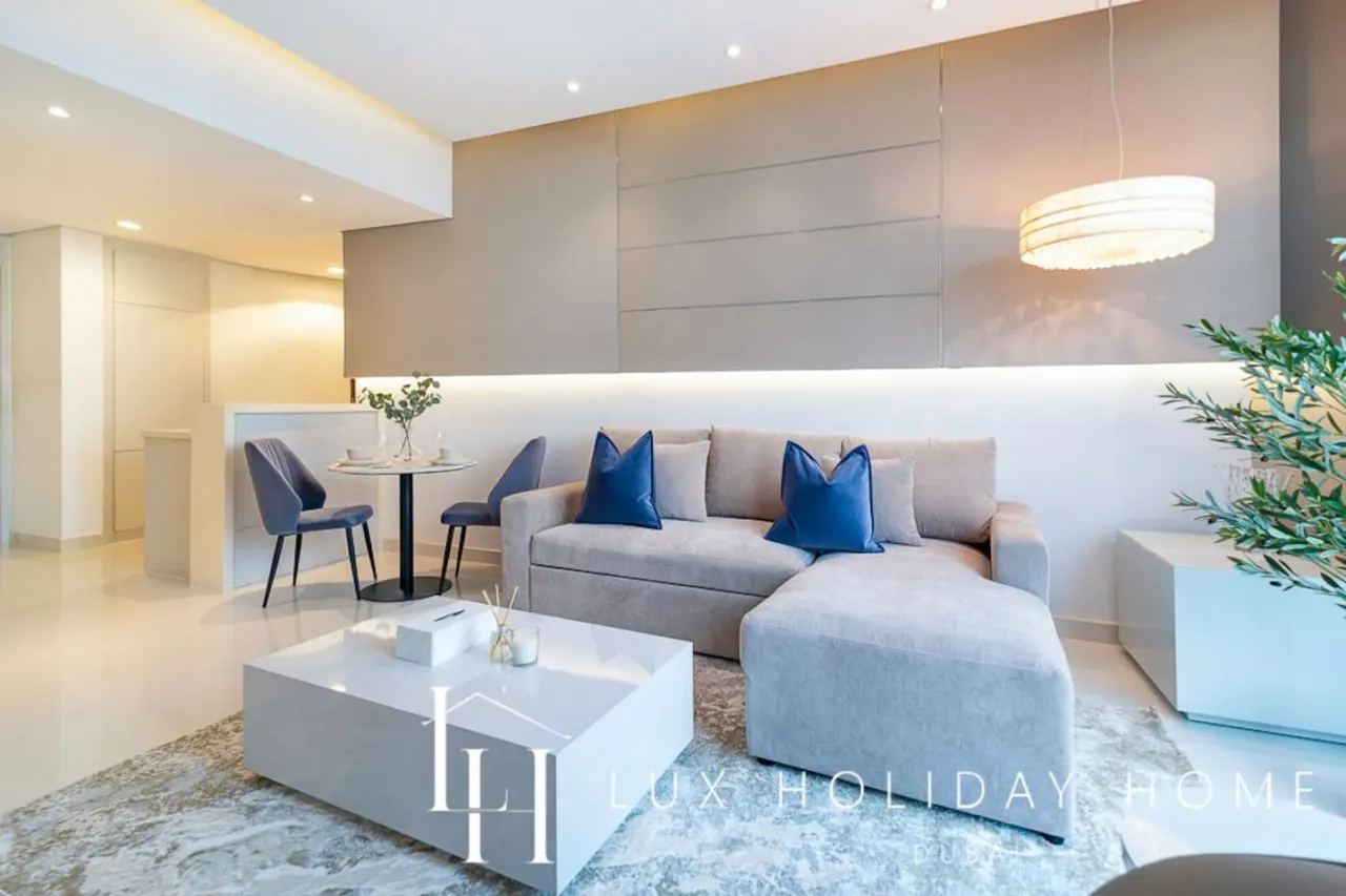 LUX The Voleo Canal View Suite 8