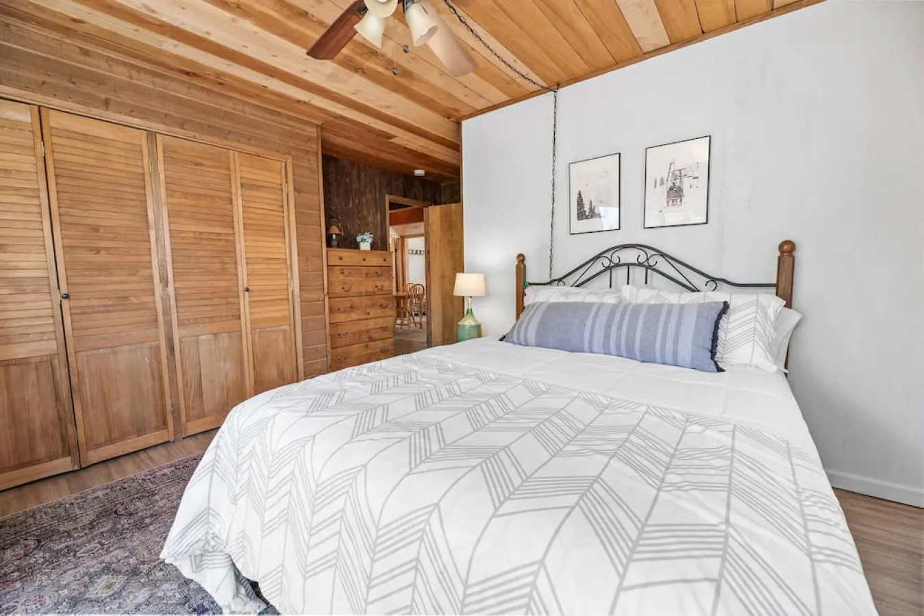 Modern Lake Cabin for Family, Friends and Pets! 12