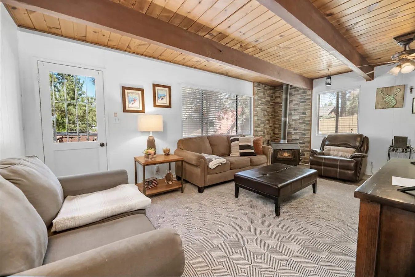 Modern Lake Cabin for Family, Friends and Pets! 3