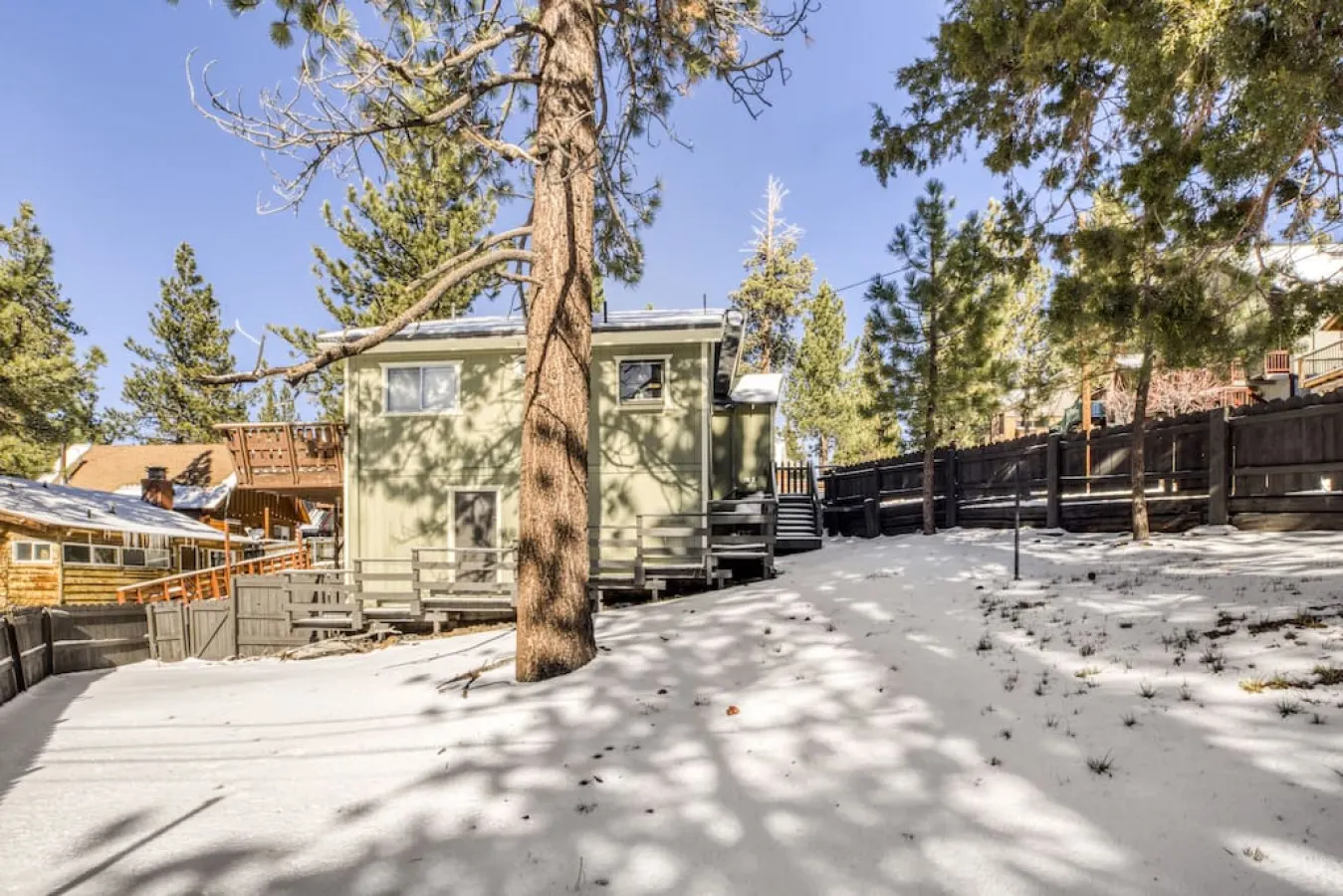 Modern Lake Cabin for Family, Friends and Pets! 8