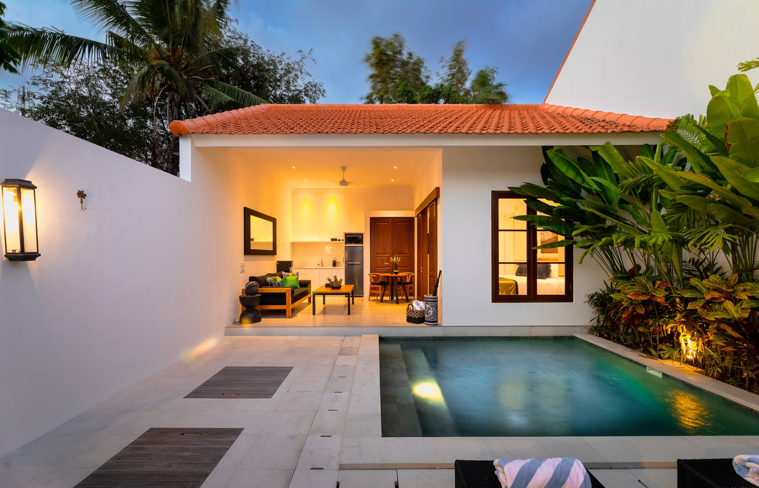 Gorgeous 1 Bed Pool Villa, Walk to Beach, Shops