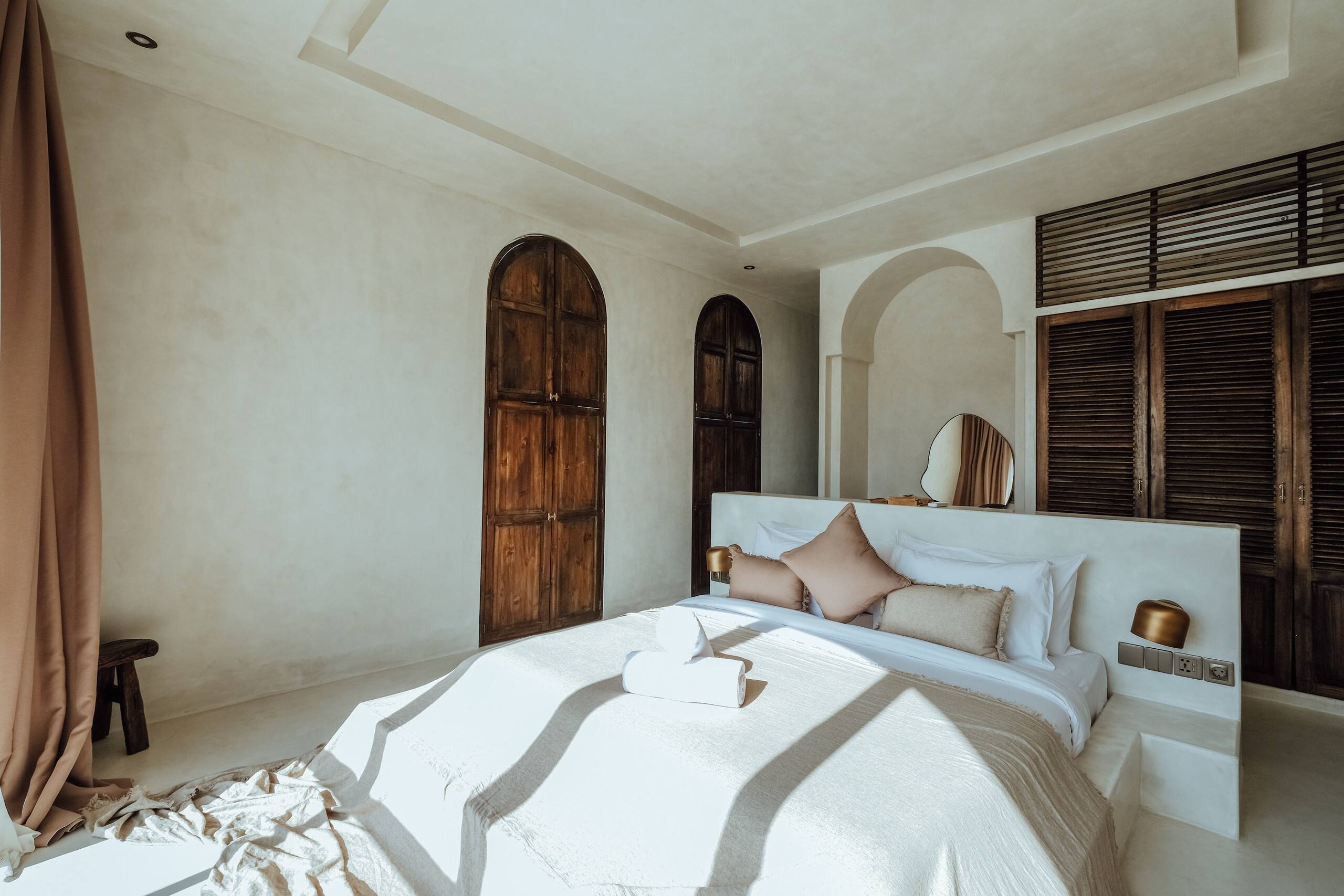 Artfully Designed Villa 18