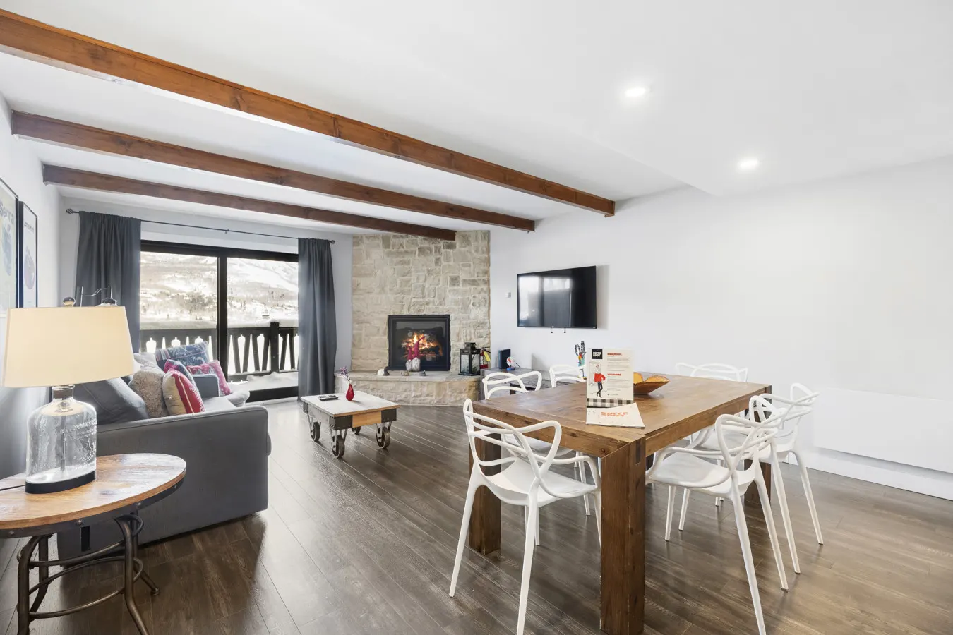 Luxury Condominium with Rustic Minimalist Style - Bloc E unit 457 — photo 5
