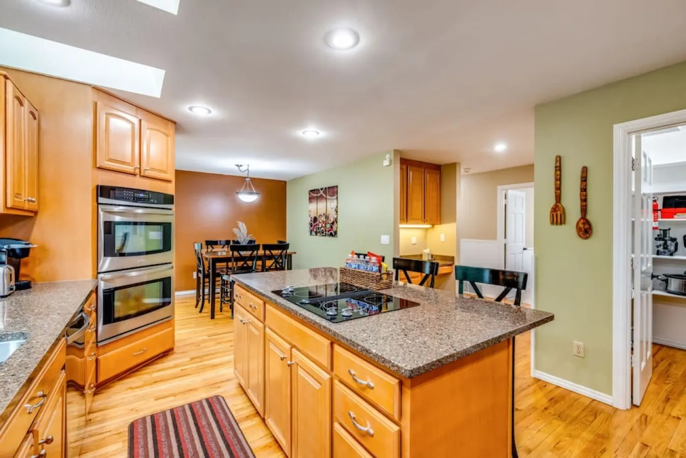 Sprawling Redmond Estate 11