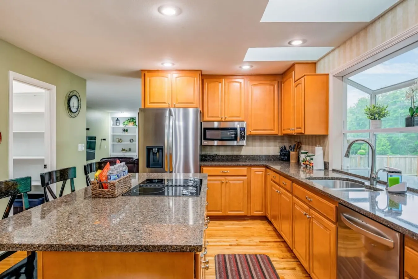 Sprawling Redmond Estate 16