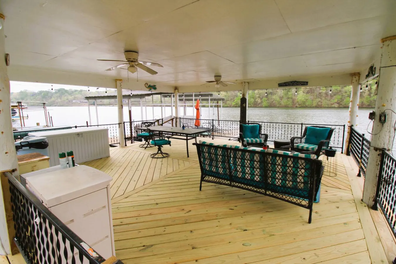 Jax's Lake House 10