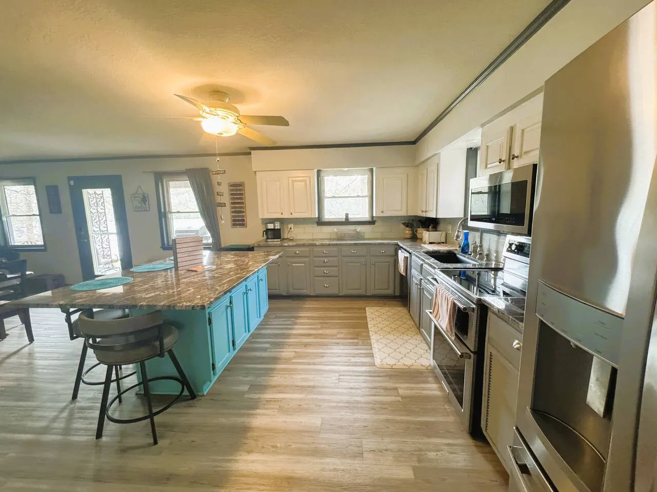 Jax's Lake House 14