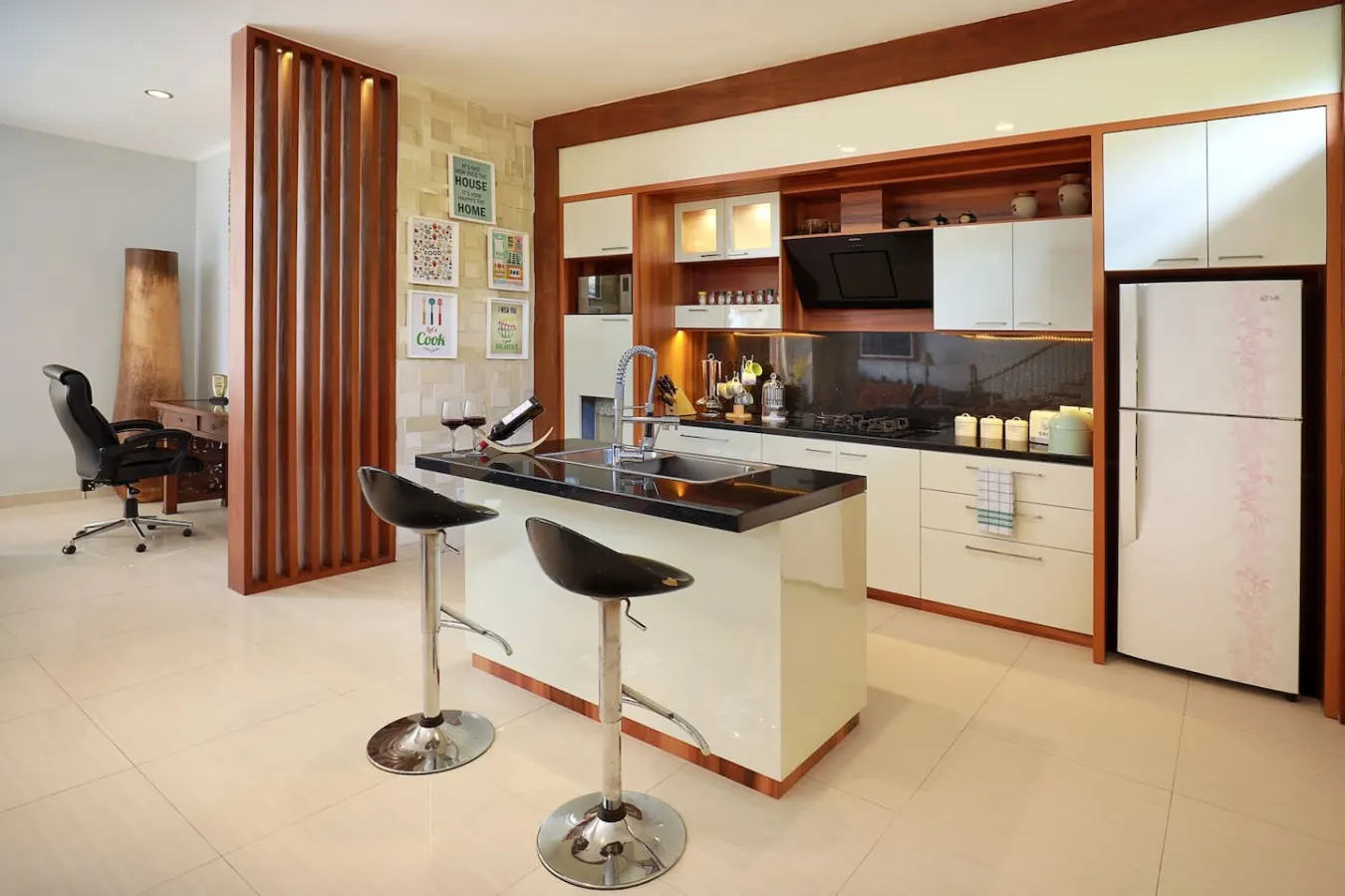 Stunning Villa Near Legian Beach 10