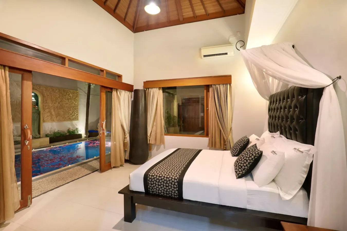 Stunning Villa Near Legian Beach 12