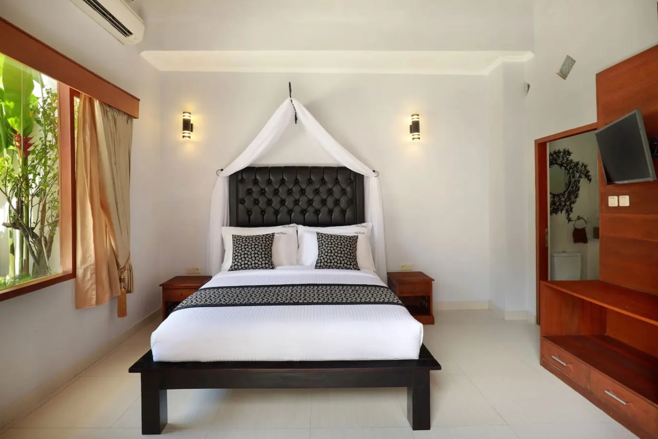 Stunning Villa Near Legian Beach 13