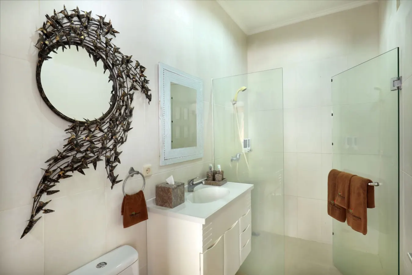Stunning Villa Near Legian Beach 15