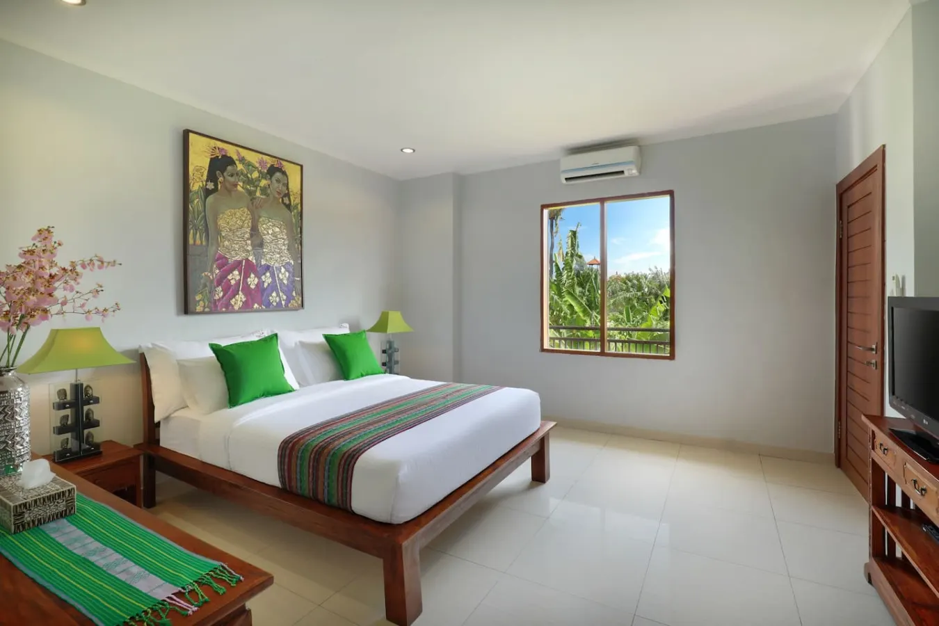 Stunning Villa Near Legian Beach 16