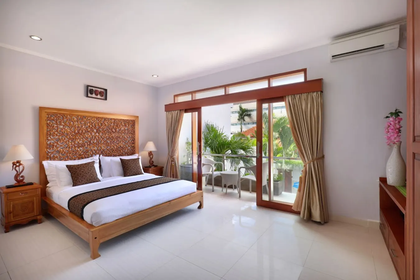 Stunning Villa Near Legian Beach 20
