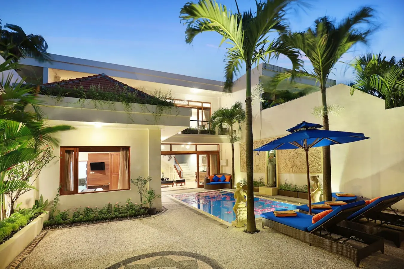 Stunning Villa Near Legian Beach 6