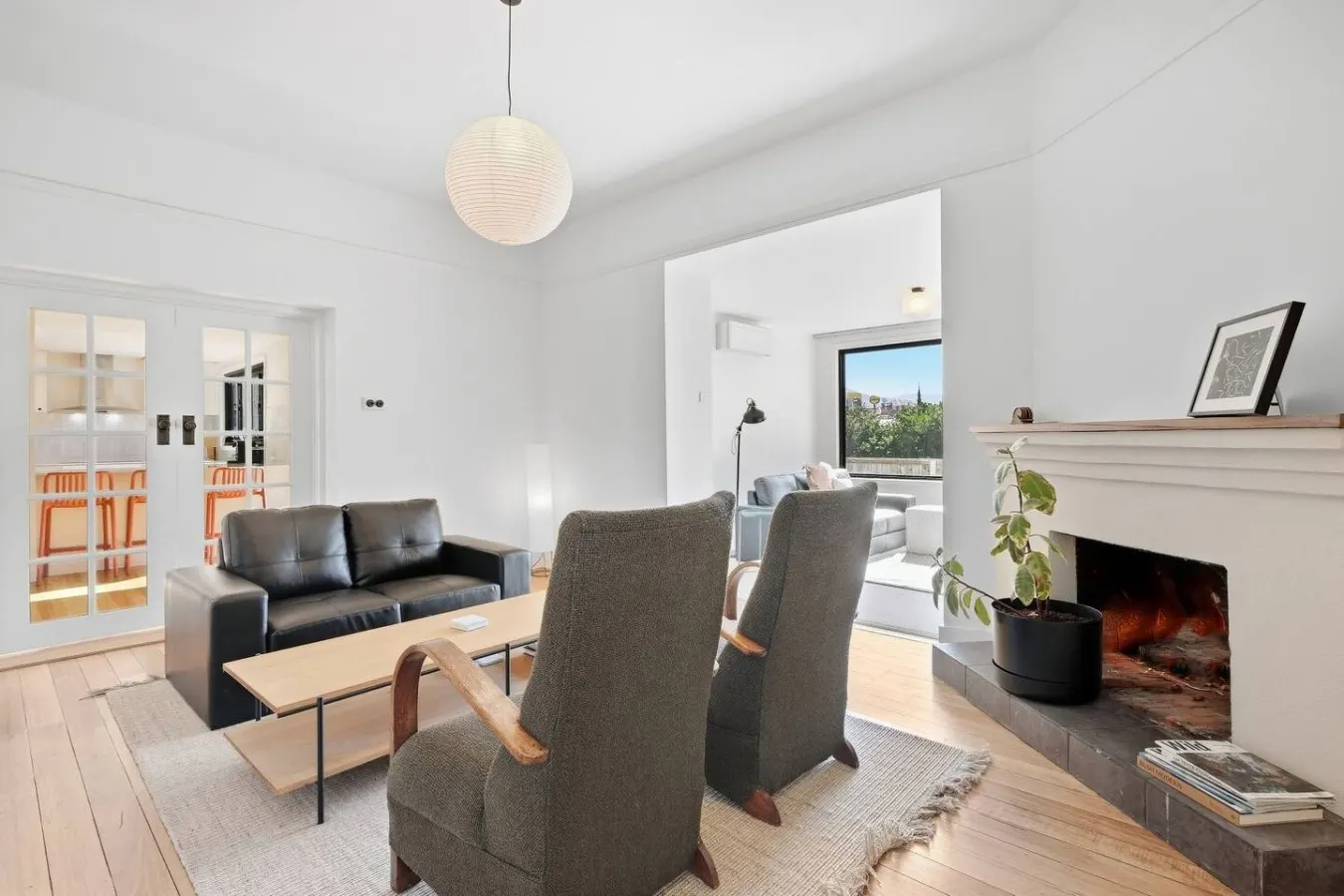 Spacious New Town Family Retreat 10
