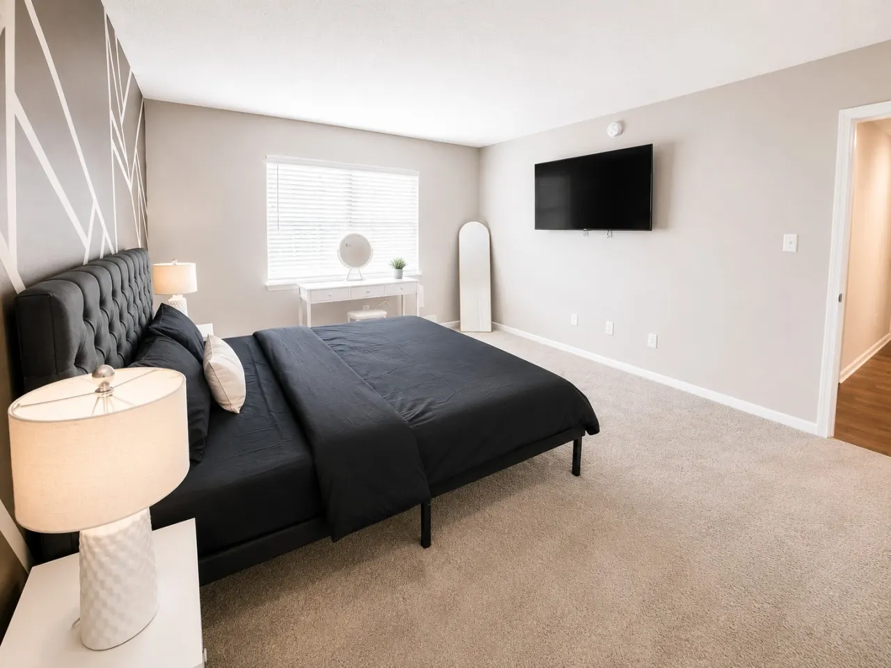 Magnolia Haus Hoover King + Queen Stay E2 8