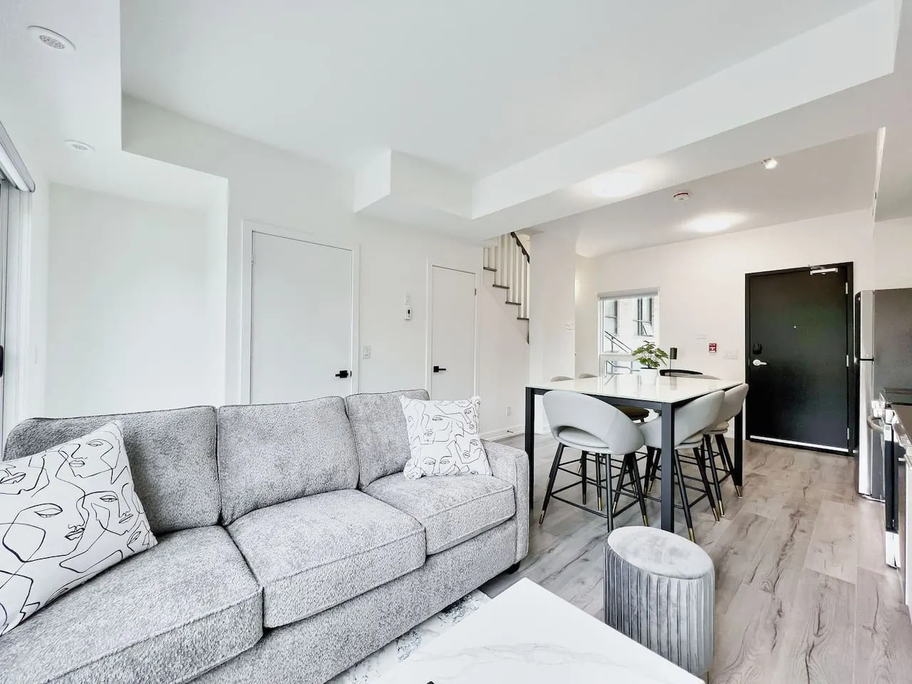 Luxurious Multi-Level Townhome, Rooftop & Parking 1