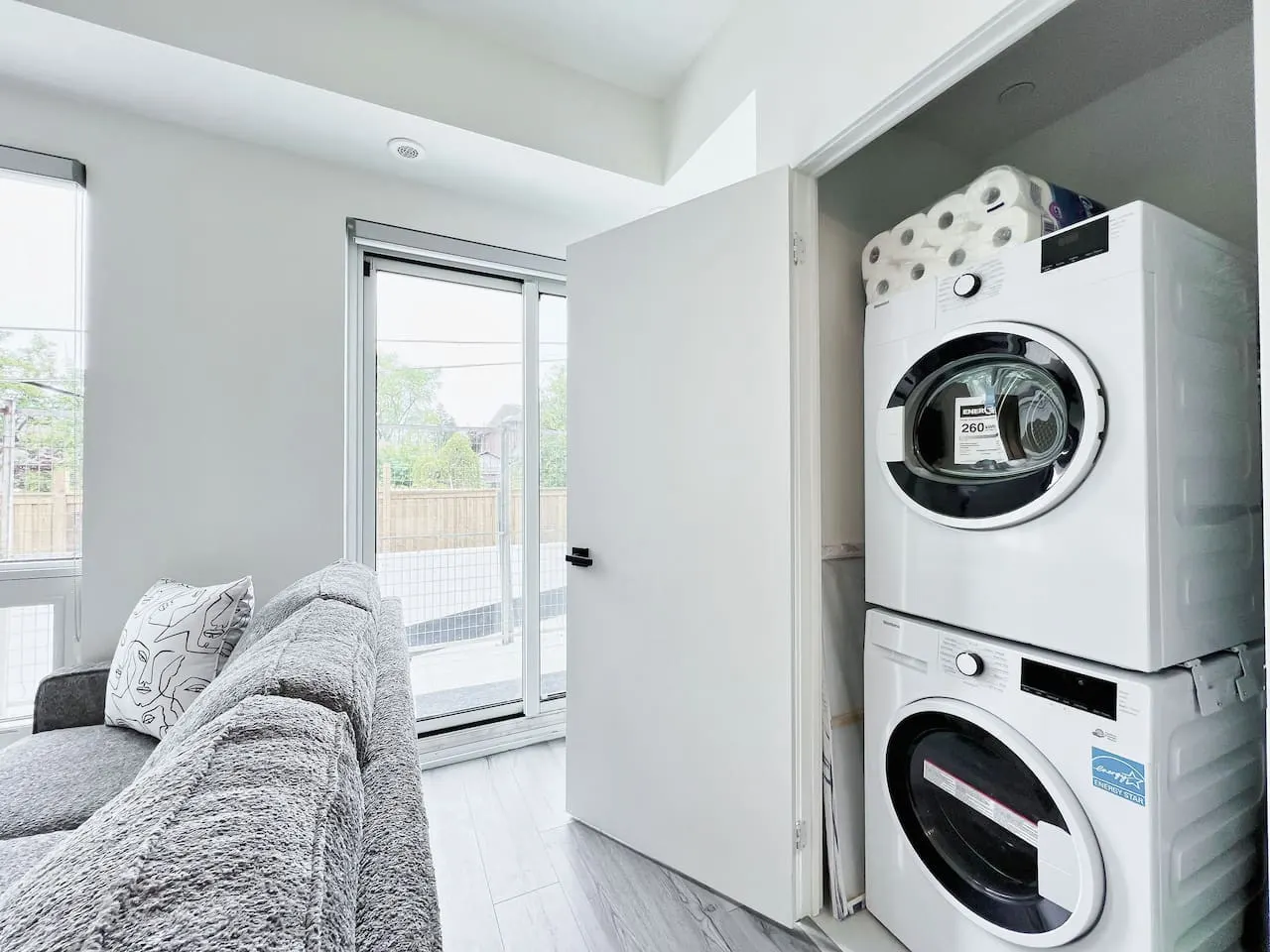 Luxurious Multi-Level Townhome, Rooftop & Parking 14