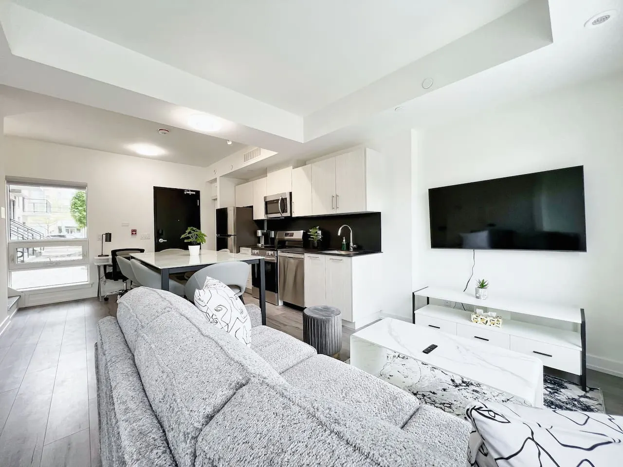 Luxurious Multi-Level Townhome, Rooftop & Parking 15