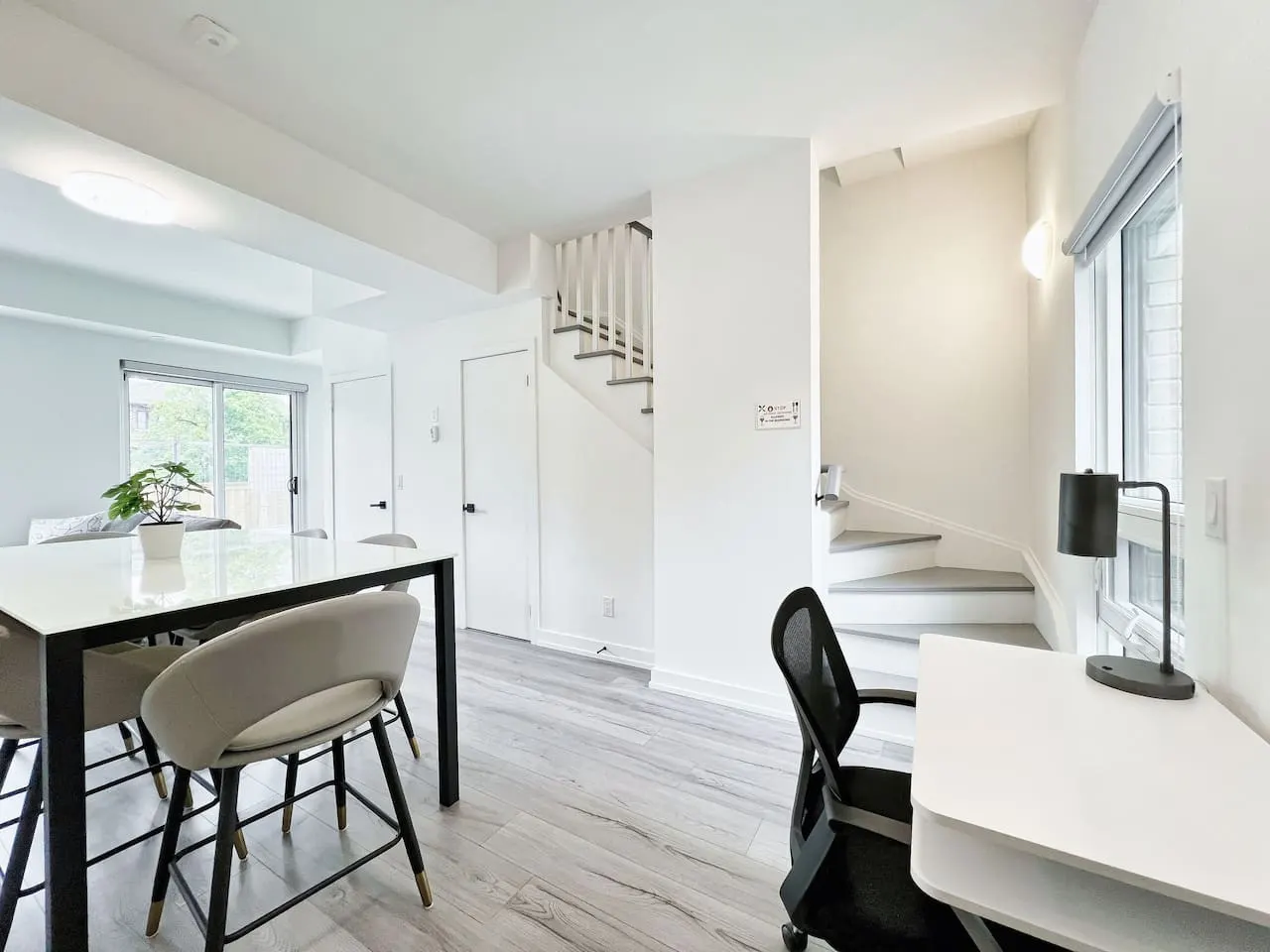 Luxurious Multi-Level Townhome, Rooftop & Parking 16