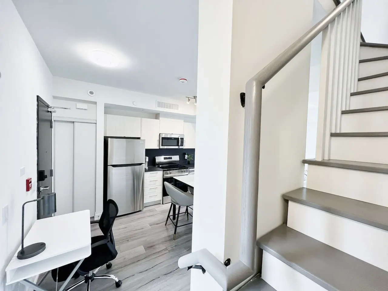 Luxurious Multi-Level Townhome, Rooftop & Parking 20