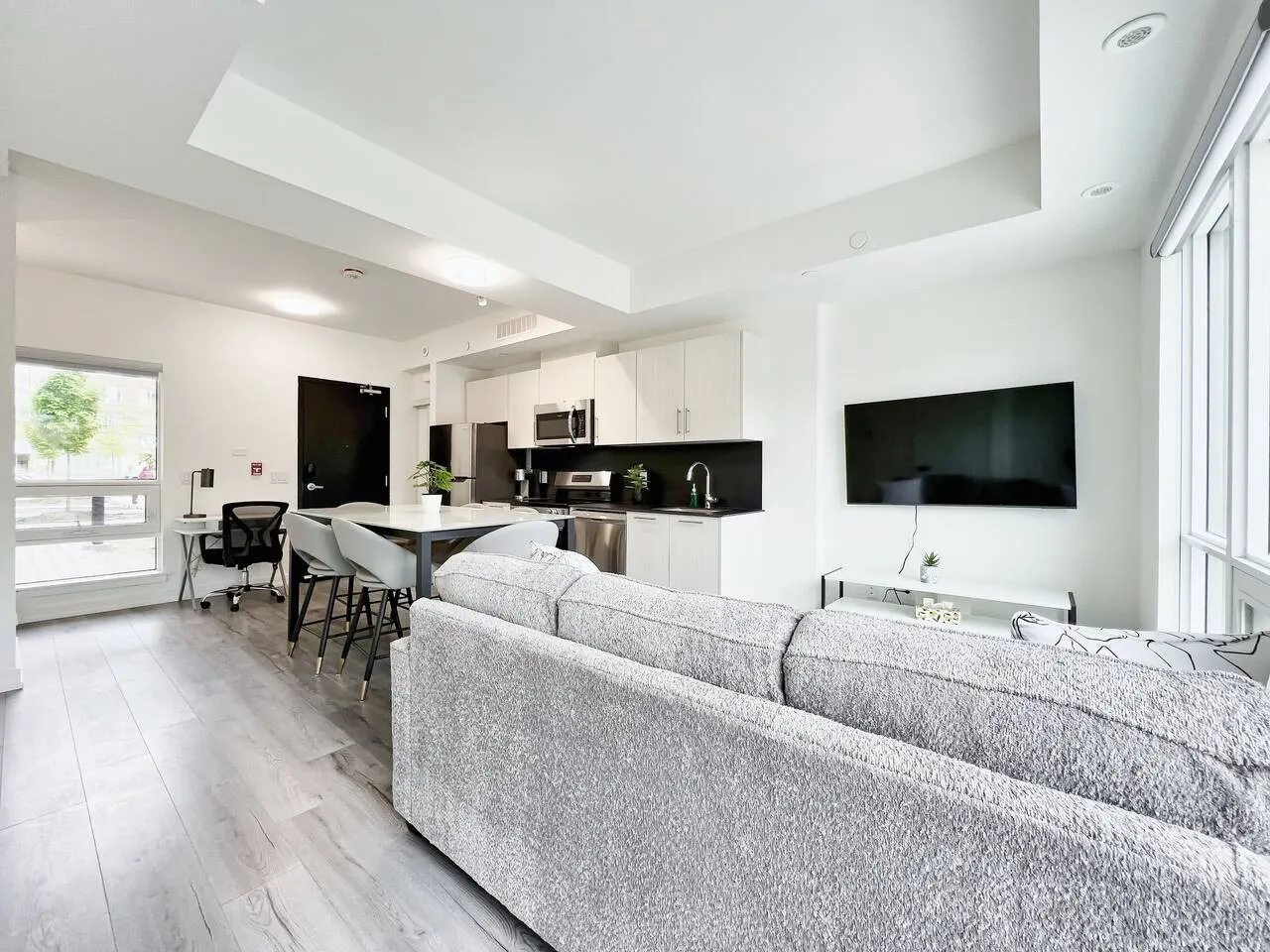 Luxurious Multi-Level Townhome, Rooftop & Parking 6