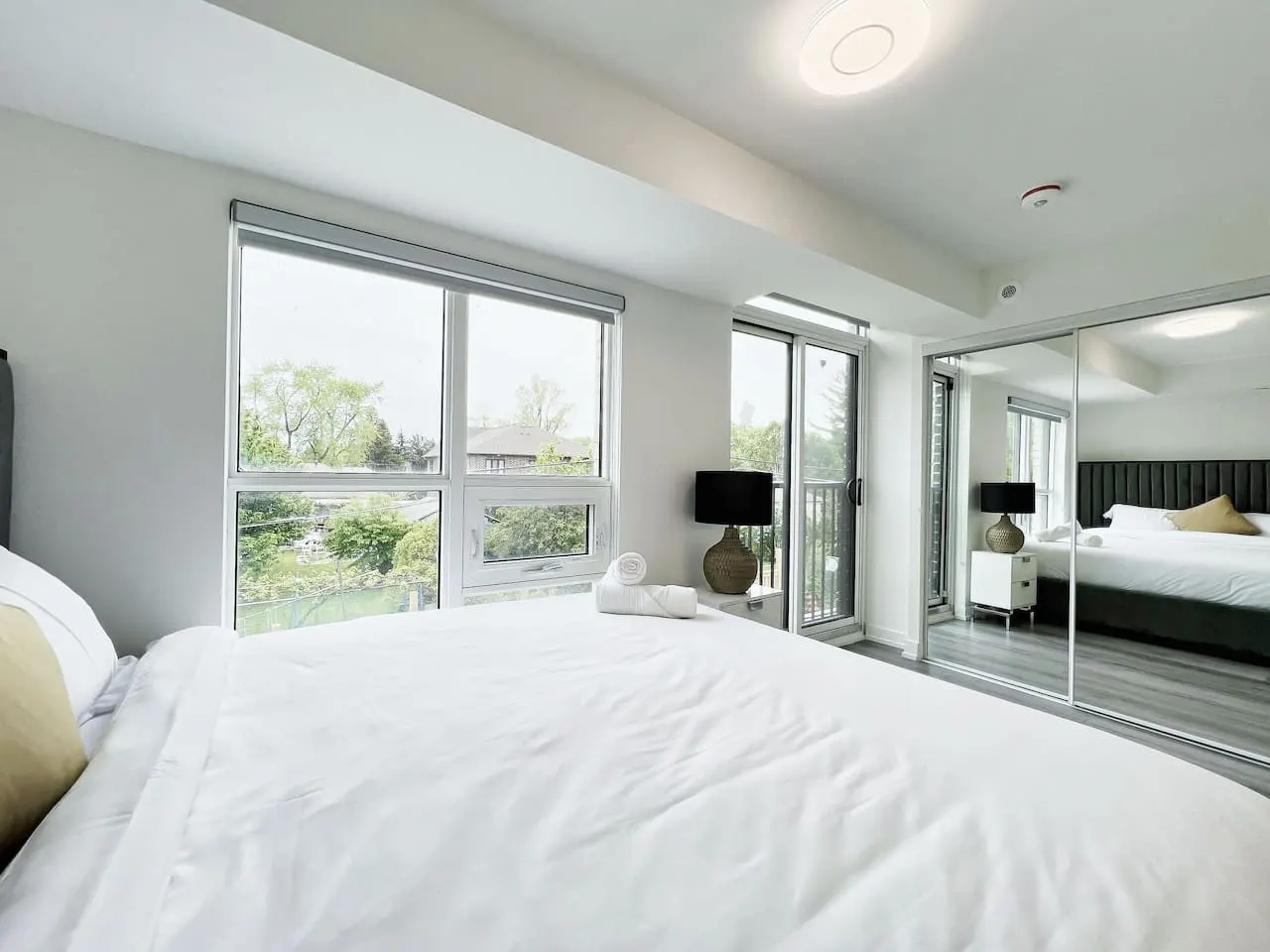 Luxurious Multi-Level Townhome, Rooftop & Parking 7